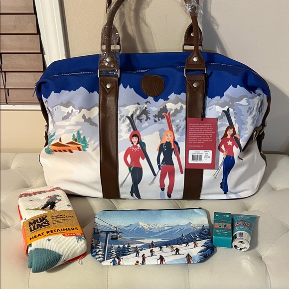 Neve St Anton Weekender Handbags - NWT NEVE ST ANTON WEEKENDER Incredible Bag! Ski Theme Extras